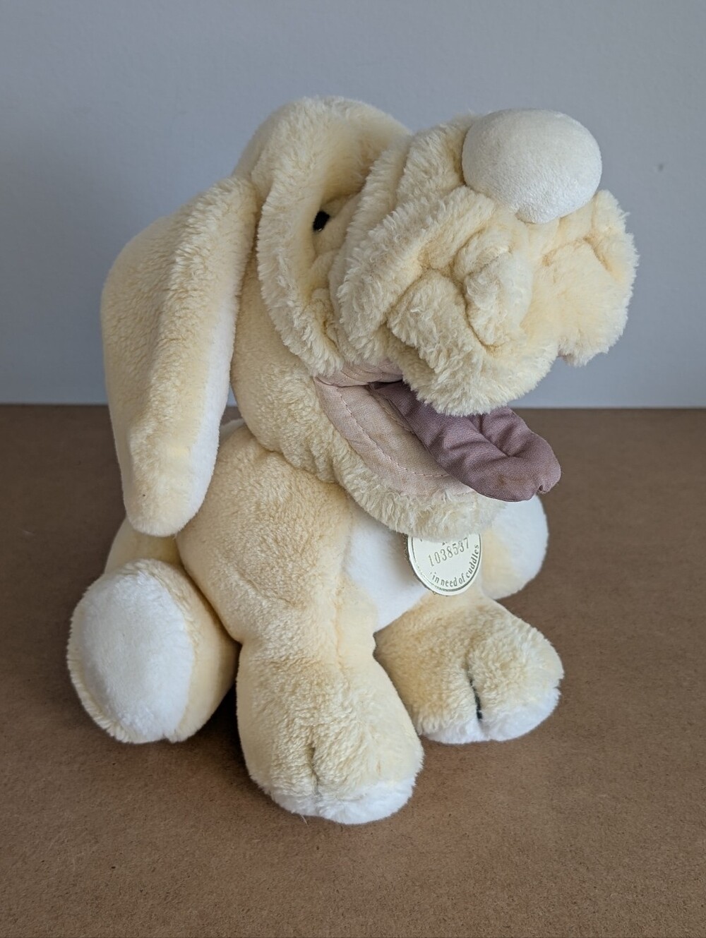 Vintage 1980's Wrinkles Dog, Blonde Monochromatic Plush Puppet